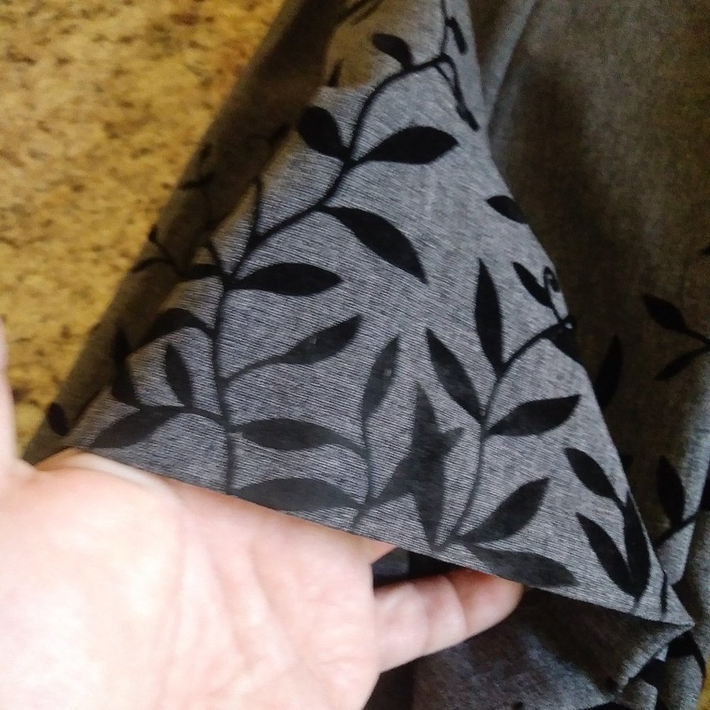 "Boutique Europa" Gray Trousers with Velvet Vines - Picture 7 of 7